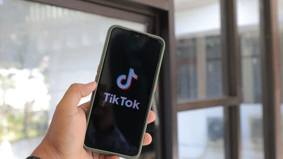 TikTok може додати перекази між користувачами через особисті повідомлення. Як це може працювати?